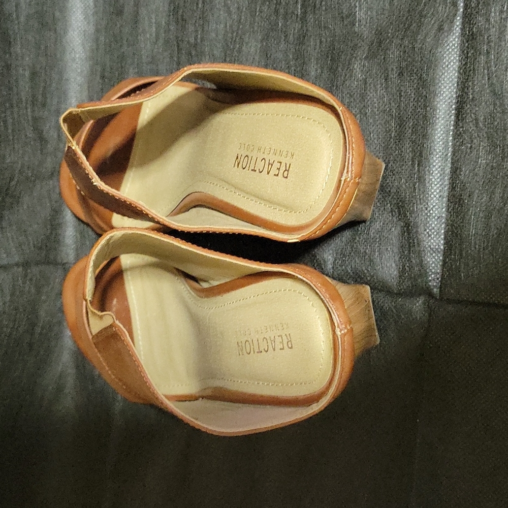 Kenneth Cole Clogs - Picture 3 of 5